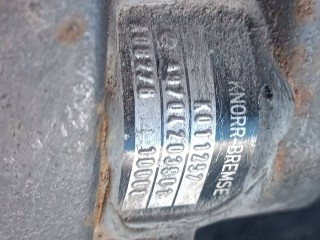 Суппорт передний левый, ориг. номер A9704203901, Mercedes-Benz Atego 1998-2013