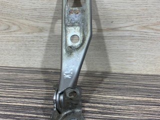 Петля капота левая Volkswagen Golf 4 поколение 1997-2006