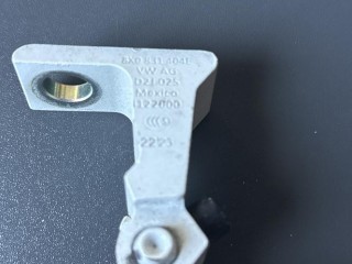 петля двери передней правой, ориг. номер 8X0831404E, Volkswagen Taos 1 поколение 2020-2024