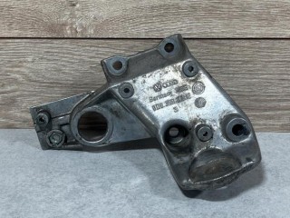 кронштейн коробки (балка кпп) Volkswagen Passat B5 1996-2001, 8D0399108E