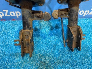 Стойки передние, ориг. номер BHS234900A, BHS234700A, B45A34700A, B45A34900A, Mazda 3 2013-2016