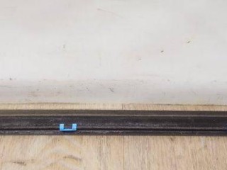 уплотнитель стекла двери задний левый, ориг. номер 828214M500, Nissan Almera N16 2000-2003