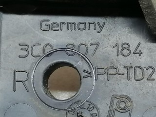 кронштейн крыла передний, ориг. номер 3C0807184, 3C0807183, Volkswagen Passat B6 2005-2010