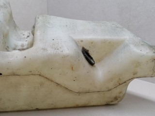 бачок омывателя, ориг. номер 7701669829, 7701672449, 7700821132, 7700821133, Renault Laguna 1 поколение 1993-1998