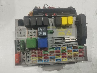 блок предохранителей Opel Astra G 1998-2009, 24412497