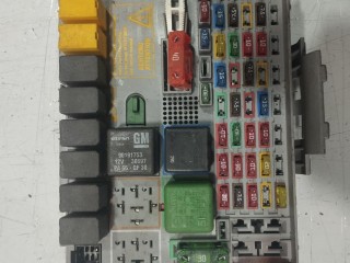 блок предохранителей Opel Astra G 1998-2009, 24412497
