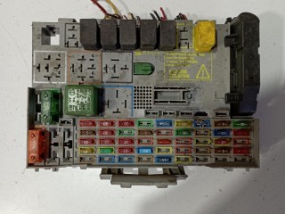 блок предохранителей Opel Astra G 1998-2009, 90589965