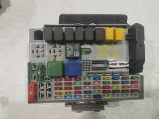 блок предохранителей Opel Astra G 1998-2009, 24412497