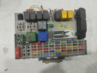 блок предохранителей Opel Astra G 1998-2009, 24412497