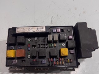 блок предохранителей Opel Astra H 2004-2007, 13181658