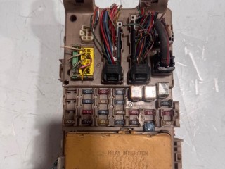 блок предохранителей Toyota Corolla 9 поколение E120 2000-2004, 8264113040