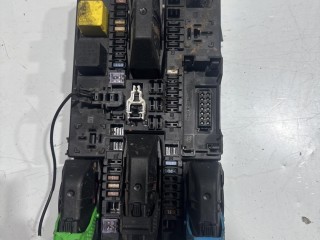 блок предохранителей Opel Astra H 2004-2007, 13206762