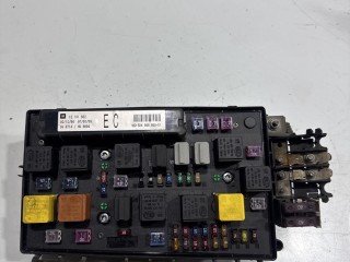 блок предохранителей Opel Astra H 2004-2007, 13206745