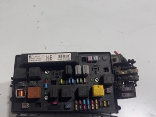 блок предохранителей Opel Astra H 2004-2007, 13206754