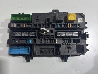 блок предохранителей Opel Astra H 2004-2007, 13206762