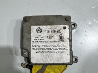 блок управления подушками безопасности Volkswagen Passat B5 1996-2001, 1J0909607