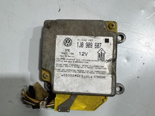 блок управления подушками безопасности Volkswagen Passat B5 1996-2001, 1J0909607