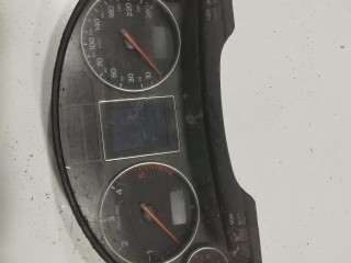 панель приборов (щиток) Audi A4 B6 2000-2006, левый руль, 8E0920900G
