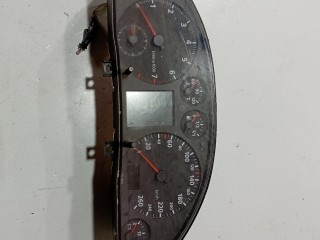 панель приборов (щиток) Audi A4 B5 1994-1999, 8D0919033F
