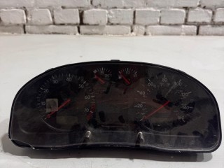 панель приборов (щиток) Volkswagen Passat B5 1996-2001, левый руль, 3B0919930P