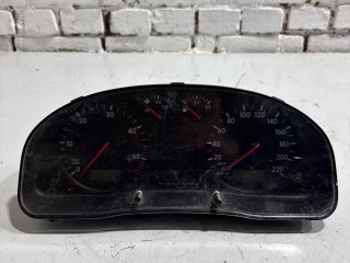 панель приборов (щиток) Volkswagen Passat B5 1996-2001, левый руль, 3B0919881N