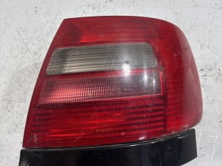 фонарь задний правый Audi A4 B5 1994-1999, 8D0945112D
