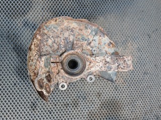кулак передний правый, Audi 80 B4 1991-1996