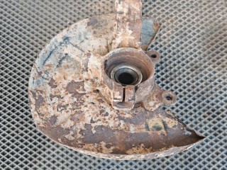 кулак передний правый, Audi 80 B4 1991-1996