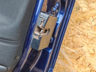 замок двери передней правой, Volkswagen Passat B4 1993-1997