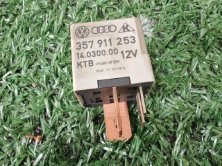 реле накала свечей, ориг. номер 357911253, Volkswagen Golf 3 поколение 1991-2000