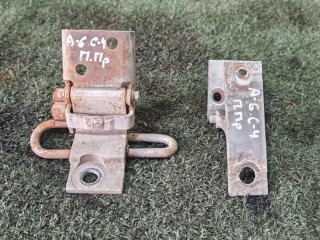 петля двери передней правой Audi A6 C4 1994-1997