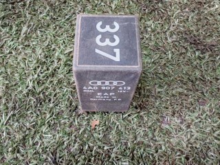 реле электровентилятора Audi A6 C4 1994-1997, 4A0907413