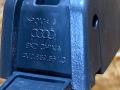 4M0859561C крепление (крючок) солнцезащитного козырька Audi Q7 4M [рестайлинг] 2022г. - фото №9