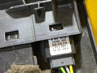 разъем AUX / USB, ориг. номер 5Q0035724, 5Q0035726E, Skoda Octavia 3 поколение 2013-2017