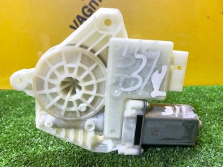 моторчик стеклоподъемника задний левый, ориг. номер 5Q4959811G, Volkswagen Tiguan 2 поколение [рестайлинг] 2020-2024