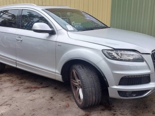Автомобиль, с которого снята деталь