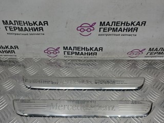 накладка внутренняя на порог передняя, ориг. номер A2056800035, Mercedes-Benz C W205 2014-2018