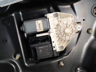 Стеклоподъемник передний левый Volkswagen Passat B6 2005-2010