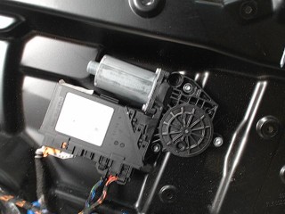 Стеклоподъемник передний правый Volkswagen Touareg 1 2002-2007