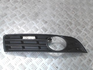 Заглушка (решетка) в бампер передний Volkswagen Passat B6 2005-2010