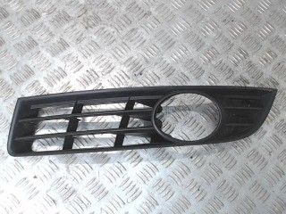 Заглушка (решетка) в бампер передний Volkswagen Passat B6 2005-2010