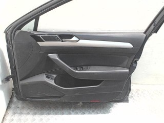 Обшивка двери передней правой (дверная карта), Volkswagen Passat B8 2014-2021