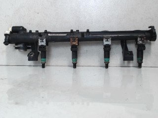 Топливная рампа Ford Focus 2 2004-2008
