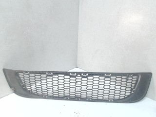 Заглушка (решетка) в бампер передний BMW X3 E83 2006-2010
