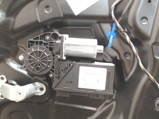 Стеклоподъемник задний правый Volkswagen Touareg 1 2002-2007