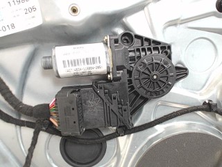 Стеклоподъемник задний левый Volkswagen Passat B5 1996-2001