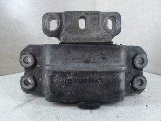Подушка крепления двигателя Volkswagen Passat B6 2005-2010