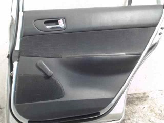 Обшивка двери задней правой (дверная карта) Mazda 6 1 2002-2005