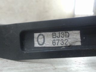 Щеткодержатель (поводок стеклоочистителя, дворник), Mazda 323 BJ 1998-2001