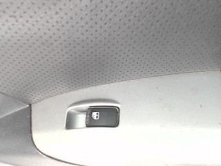 Кнопка стеклоподъемника заднего правого Kia Sportage 2 2004-2008